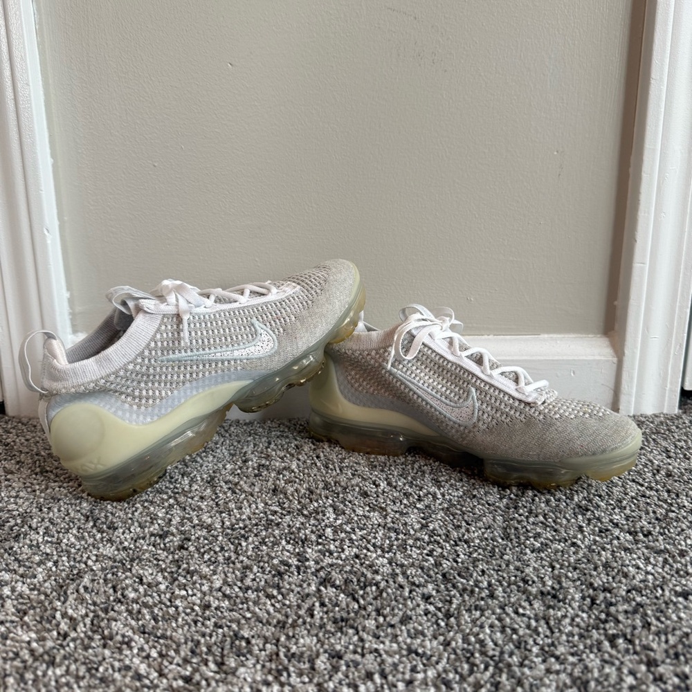 Women's Nike Air Vapormax - Picture 4 of 8